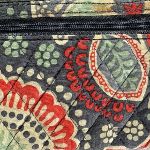 New with Tags Vera Bradley Front Zip Wristlet in Nomadic Floral - Picture 4 of 11